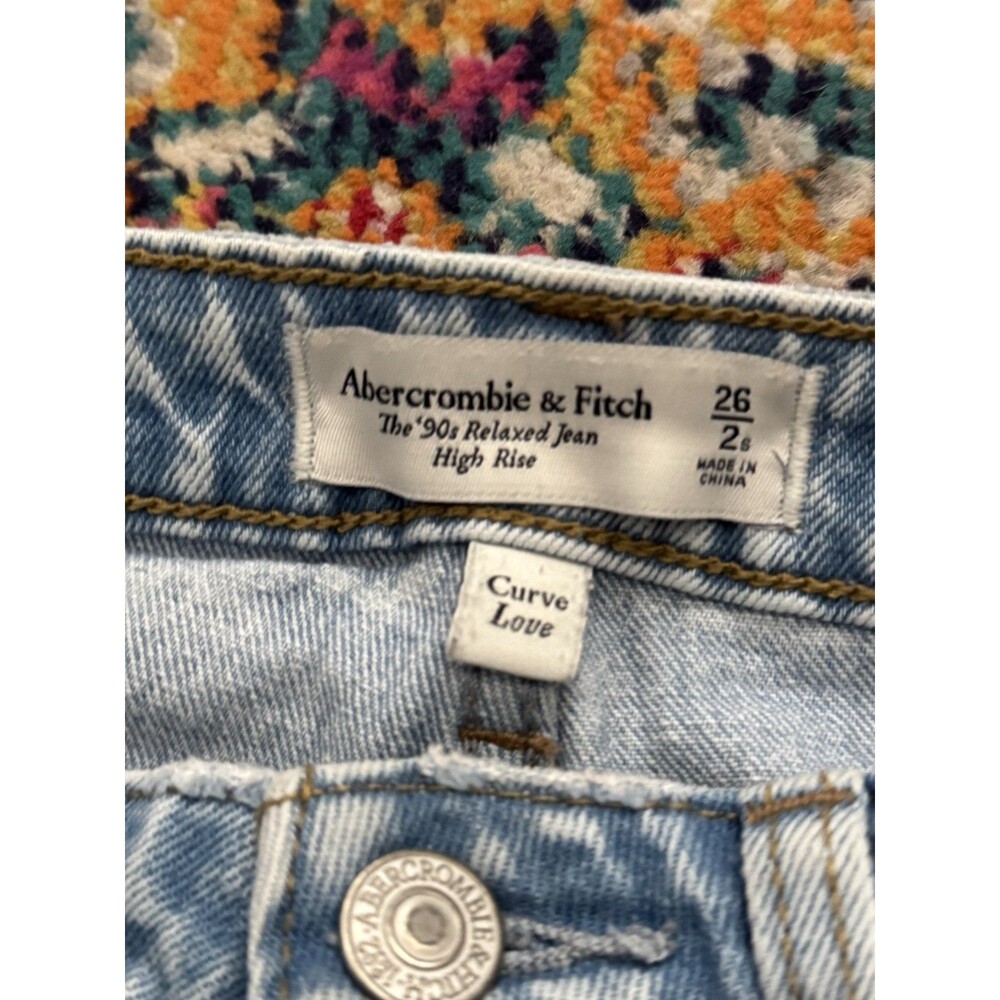 Abercrombie & Fitch 90s High Rise Relaxed Jeans Curve Love Light Wash Size 26/2S - Picture 3 of 10